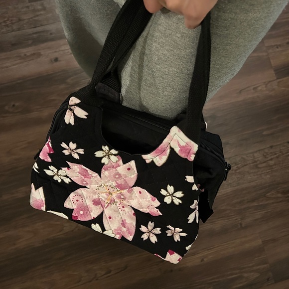 Floral Printed Quilted Bag with Many Pockets - Picture 8 of 8